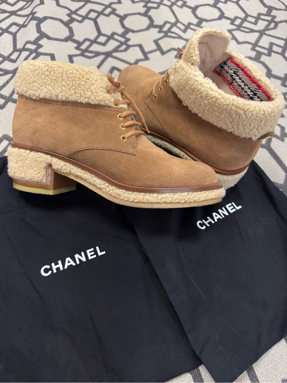 Chanel Shearling Suede Lace-Up Calfskin Ankle Boots CC Logo Brown Beige 41/10